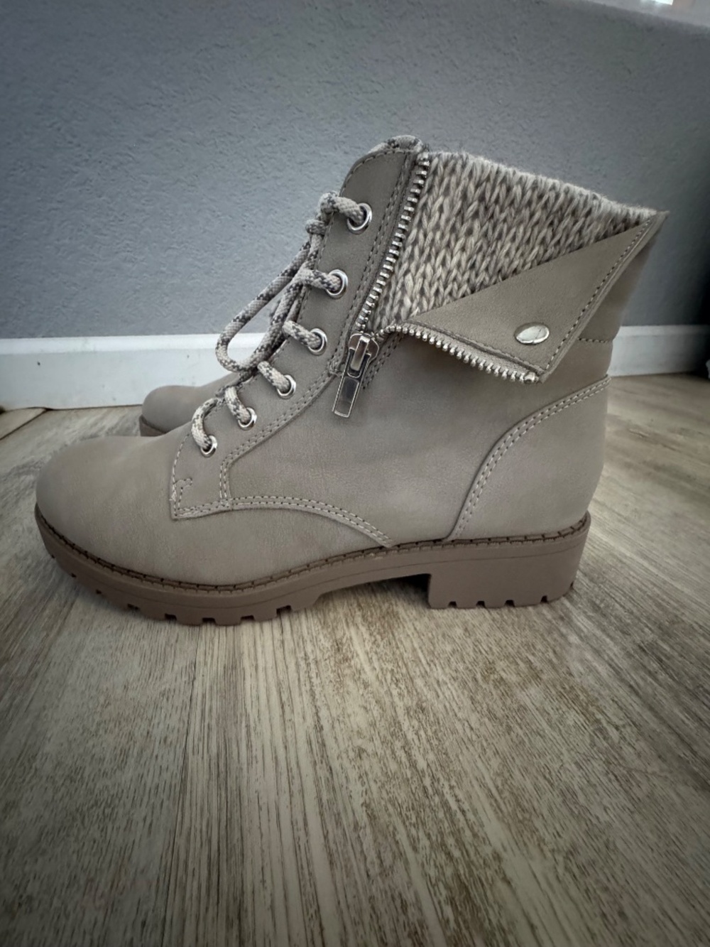 JellyPop Memories Lace up Boots Light Grey Size 10M NEW - Picture 6 of 14